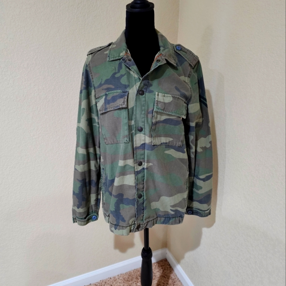 Aritzia TNA Camo Jacket. Size S